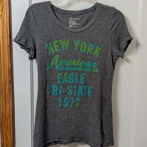 American Eagle Outfitters Gray Tee with Green And Blue Graphic Large